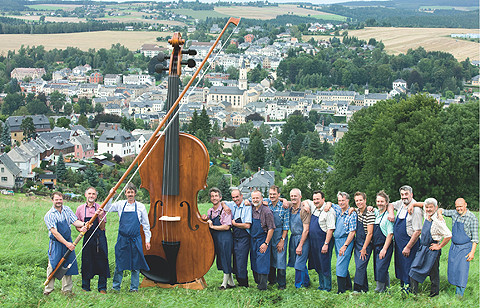 Die größte Geige der Welt auf der Musikmesse Frankfurt 2012